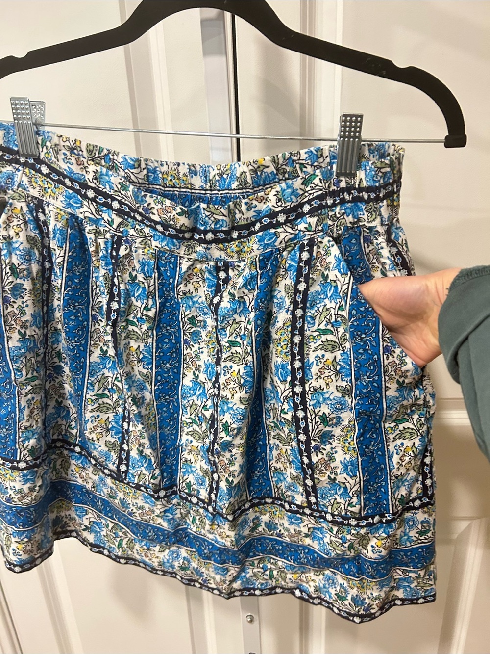 LOFT Blue Floral Mini Skirt - Picture 3 of 4